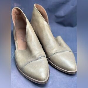 Free People Leather Royale Flat Cutout Size 39  Beige / Taupe